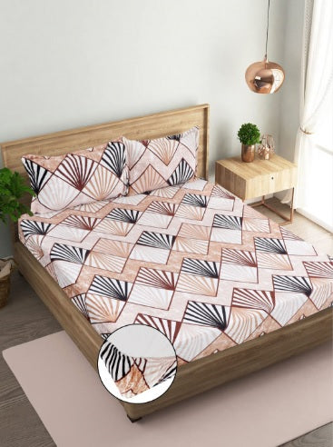 Cozy Queen Multi colour Triangles Velvet Winter Fitted Bedsheet - King Size (184x199x20cm)