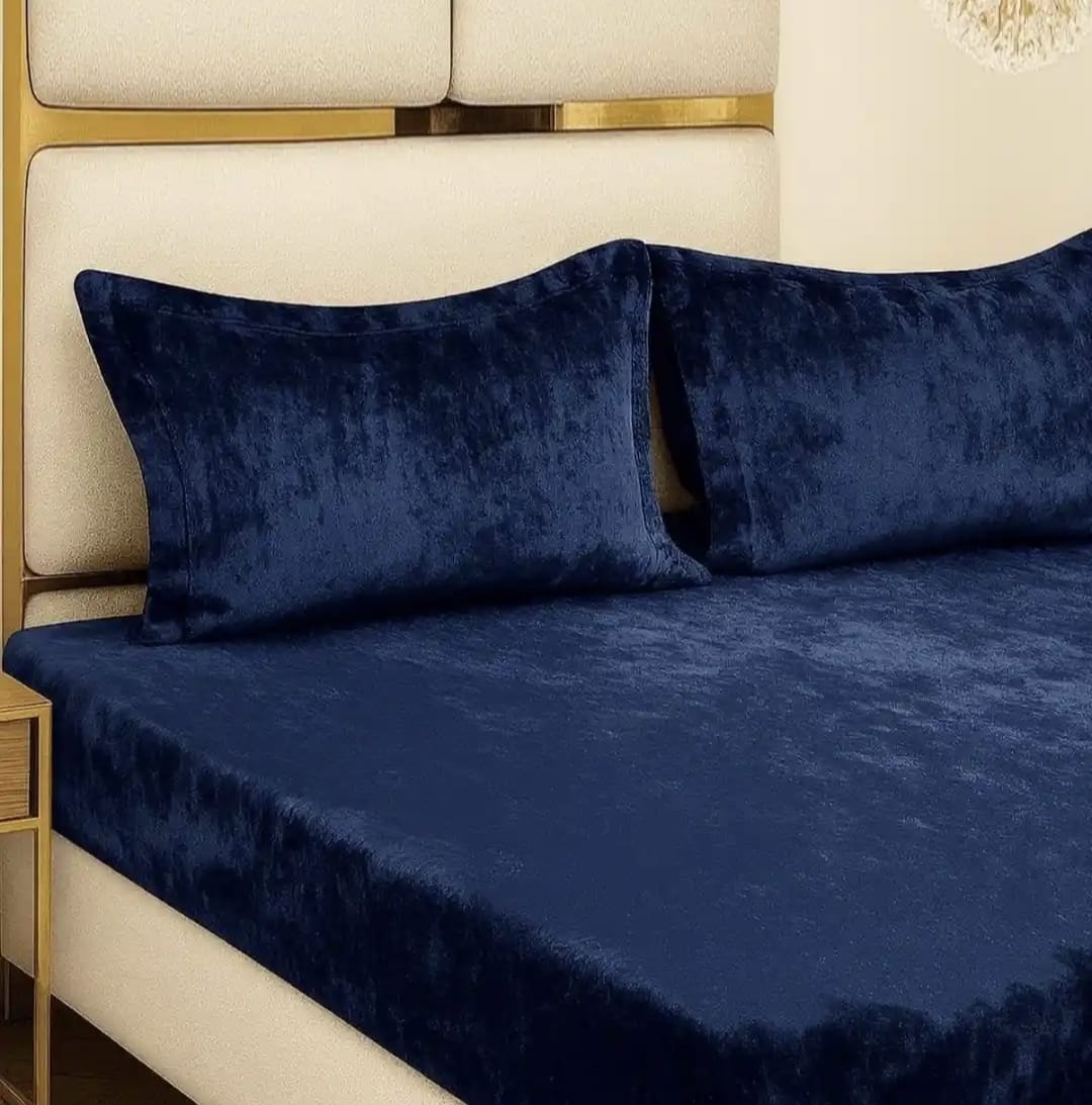 Cozy Queen Midnight Blue Velvet Solid Winter Fitted Bedsheet - King Size (184x199x20cm)