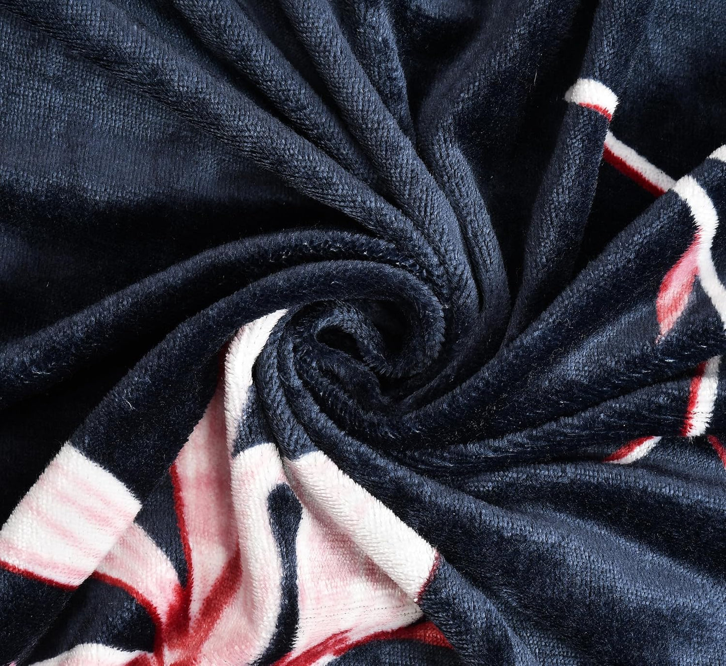 Cozy Queen Black Leaf Velvet Winter Fitted Bedsheet - King Size (184x199x20cm)