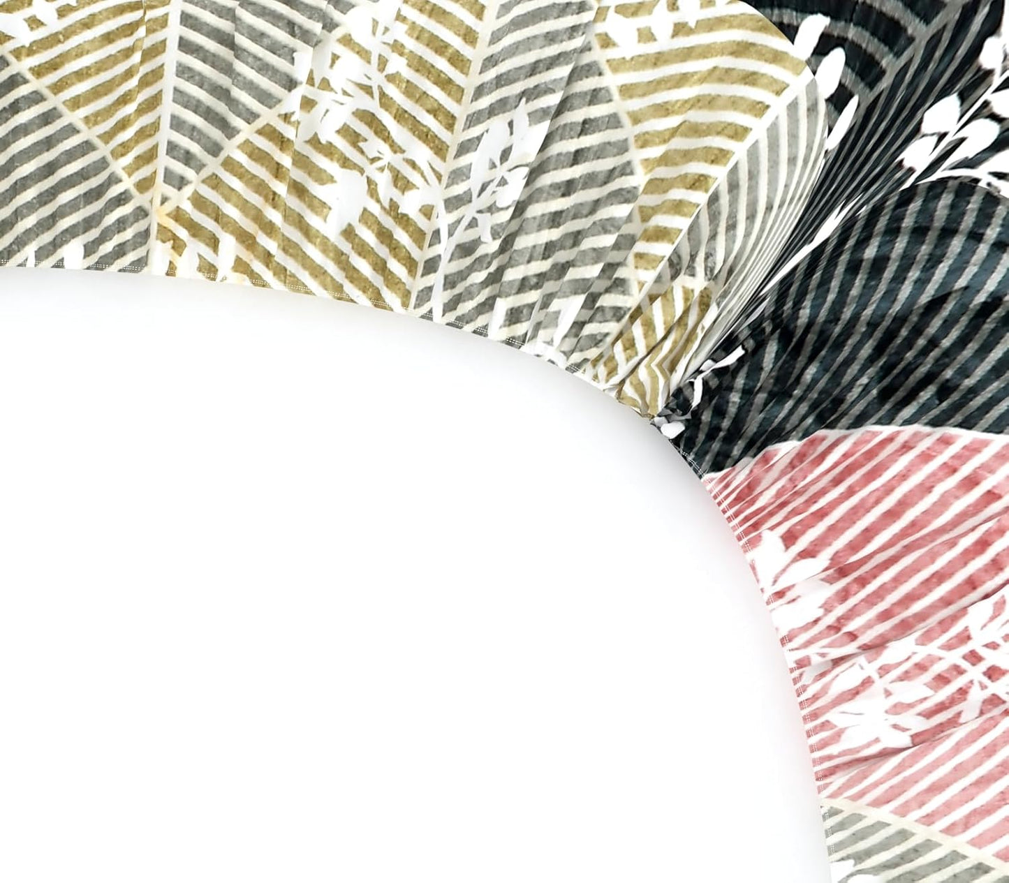 Cozy Queen Multi colour Triangles Velvet Winter Fitted Bedsheet - King Size (184x199x20cm)