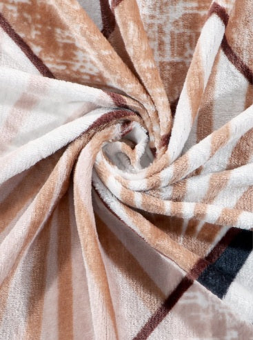 Cozy Queen Multi colour Triangles Velvet Winter Fitted Bedsheet - King Size (184x199x20cm)