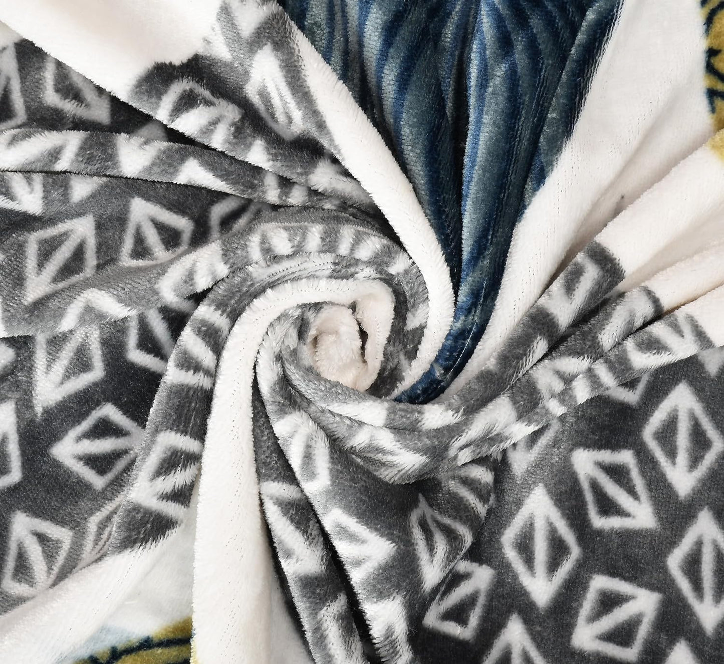 Cozy Queen Velvet Multi colour Winter Fitted Bedsheet - King Size (184x199x20cm)