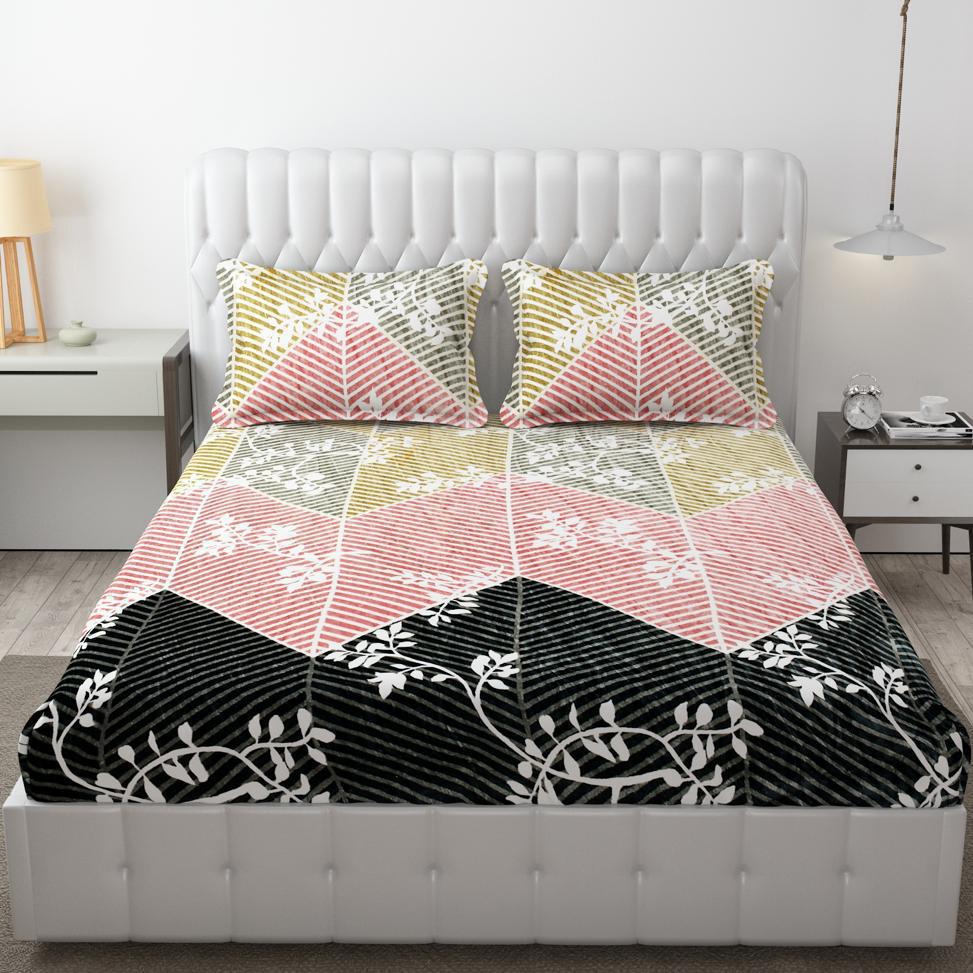 Cozy Queen Multi colour Triangles Velvet Winter Fitted Bedsheet - King Size (184x199x20cm)